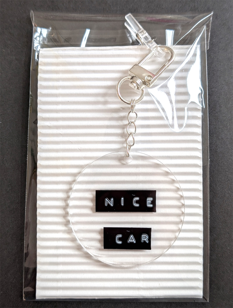 handgemachte schluesselanhaenger aus acryl mit dymo label nice car